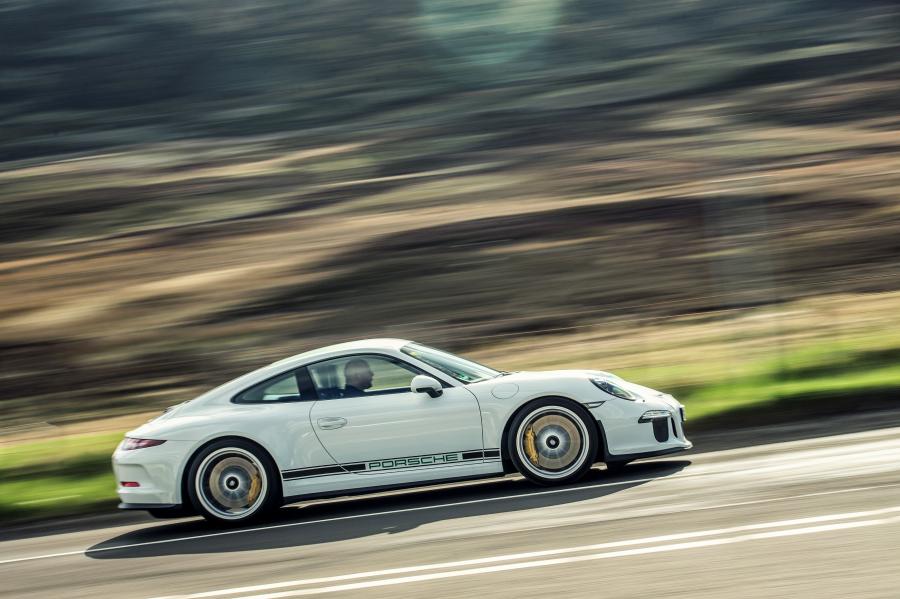  Porsche 911 R (991) 2016 года  (UK) (фото 16 из 29)